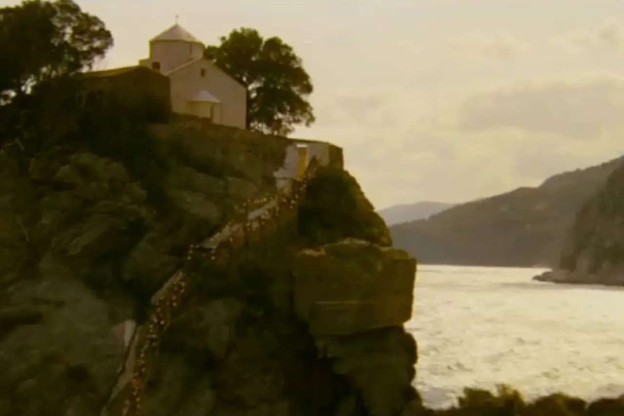 MAMMA MIA! Greece featurette screen grab