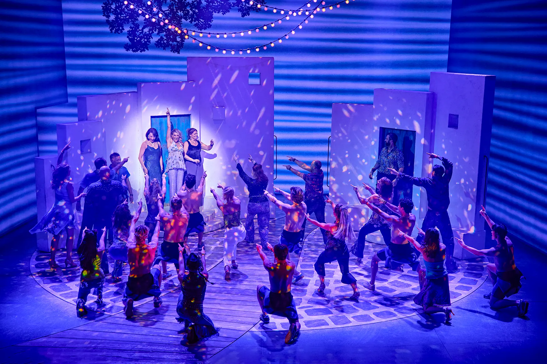 MAMMA MIA! London 2025 - 2026 cast. Photography by Brinkhoff/Mögenburg